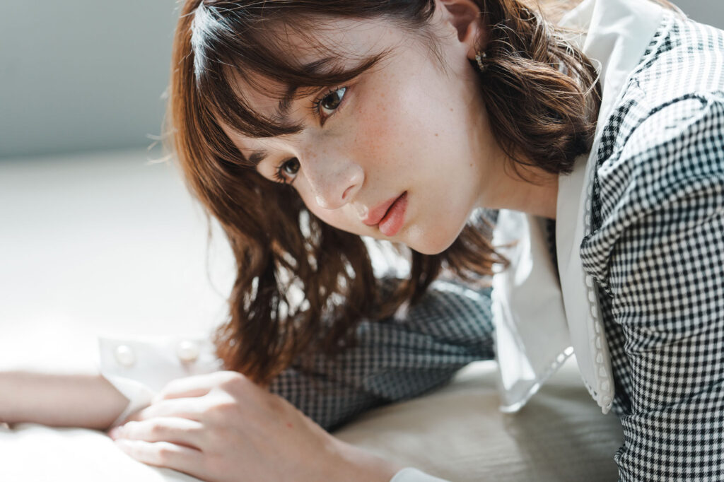 Close-up of a woman using a camera with Tamron 35-100mm F/2.8 lens.